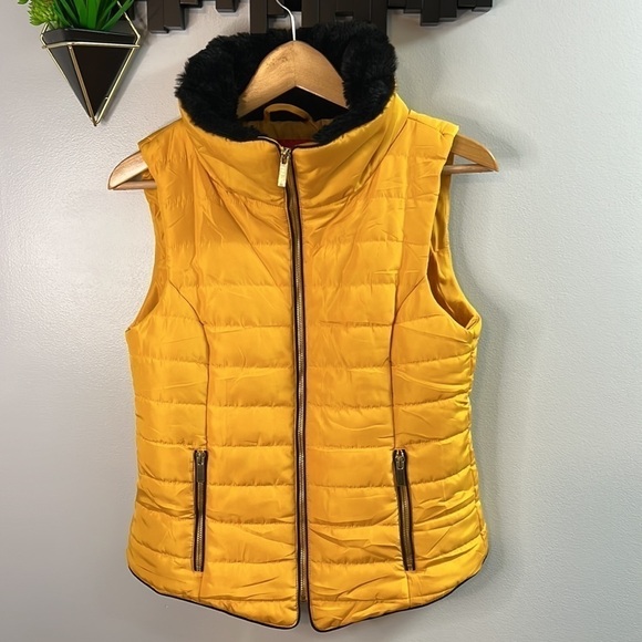Yellow And Black Guess Vest Size X-Small - Picture 7 of 7